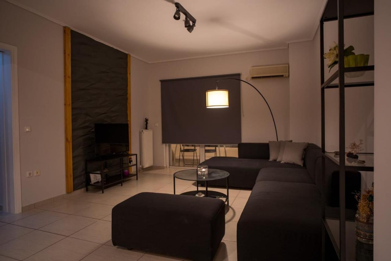 피레아스 It Is A Pleasant, Modern, Functional House! 아파트 외부 사진