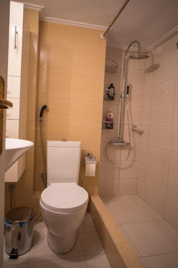 피레아스 It Is A Pleasant, Modern, Functional House! 아파트 외부 사진