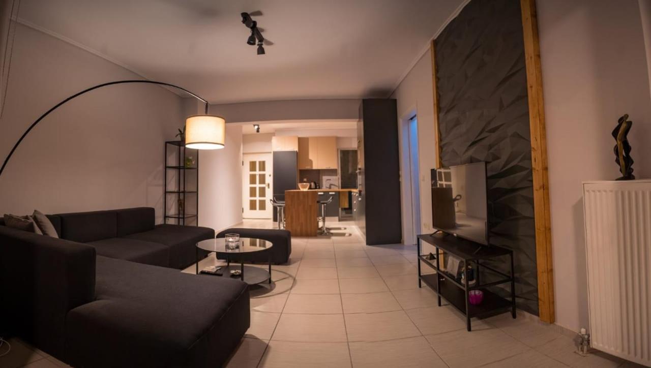피레아스 It Is A Pleasant, Modern, Functional House! 아파트 외부 사진