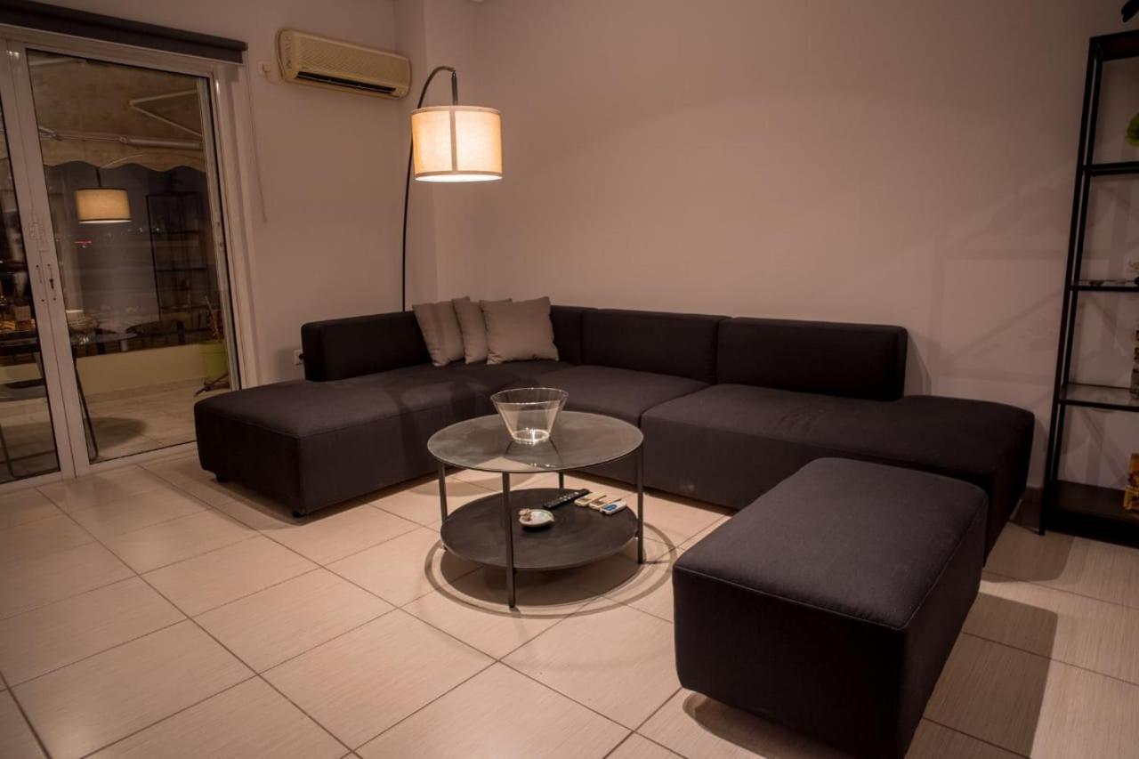 피레아스 It Is A Pleasant, Modern, Functional House! 아파트 외부 사진