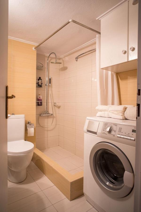 피레아스 It Is A Pleasant, Modern, Functional House! 아파트 외부 사진