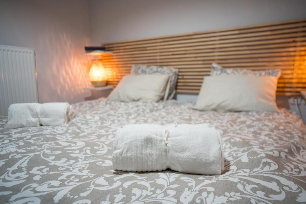 피레아스 It Is A Pleasant, Modern, Functional House! 아파트 외부 사진