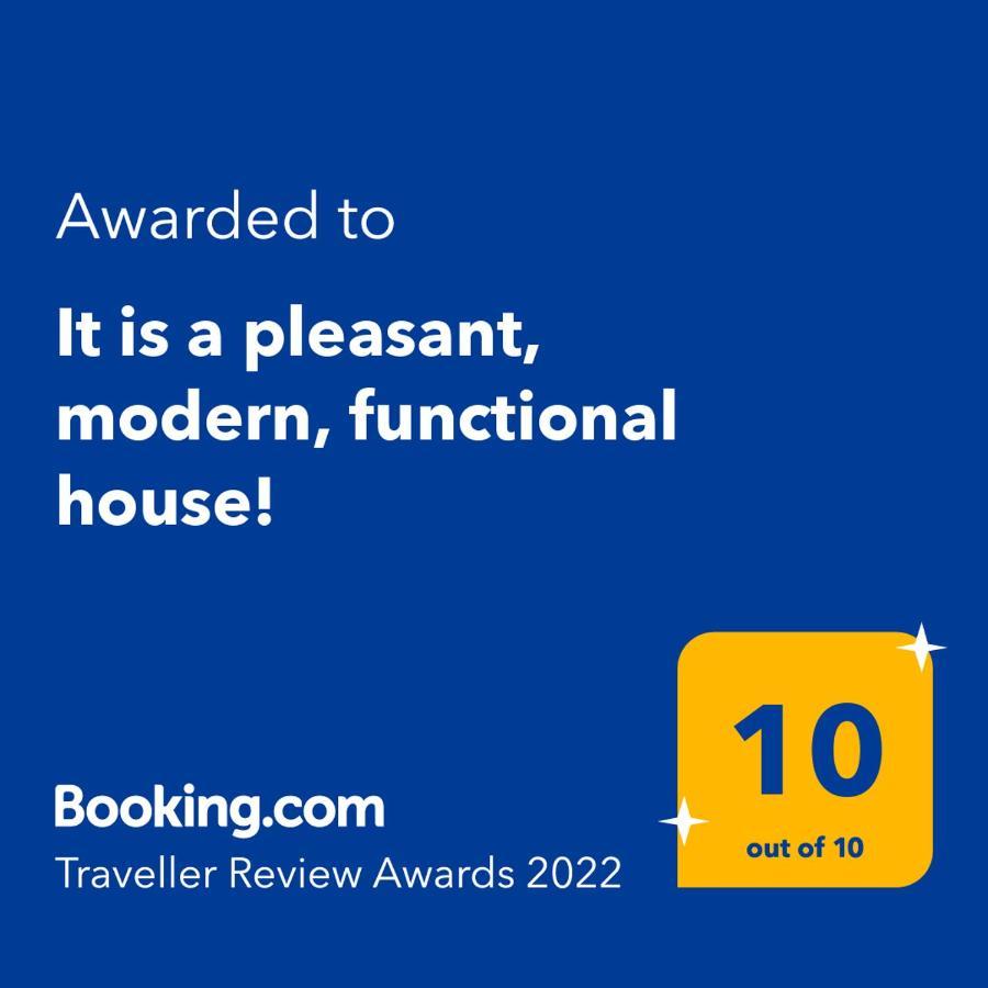 피레아스 It Is A Pleasant, Modern, Functional House! 아파트 외부 사진